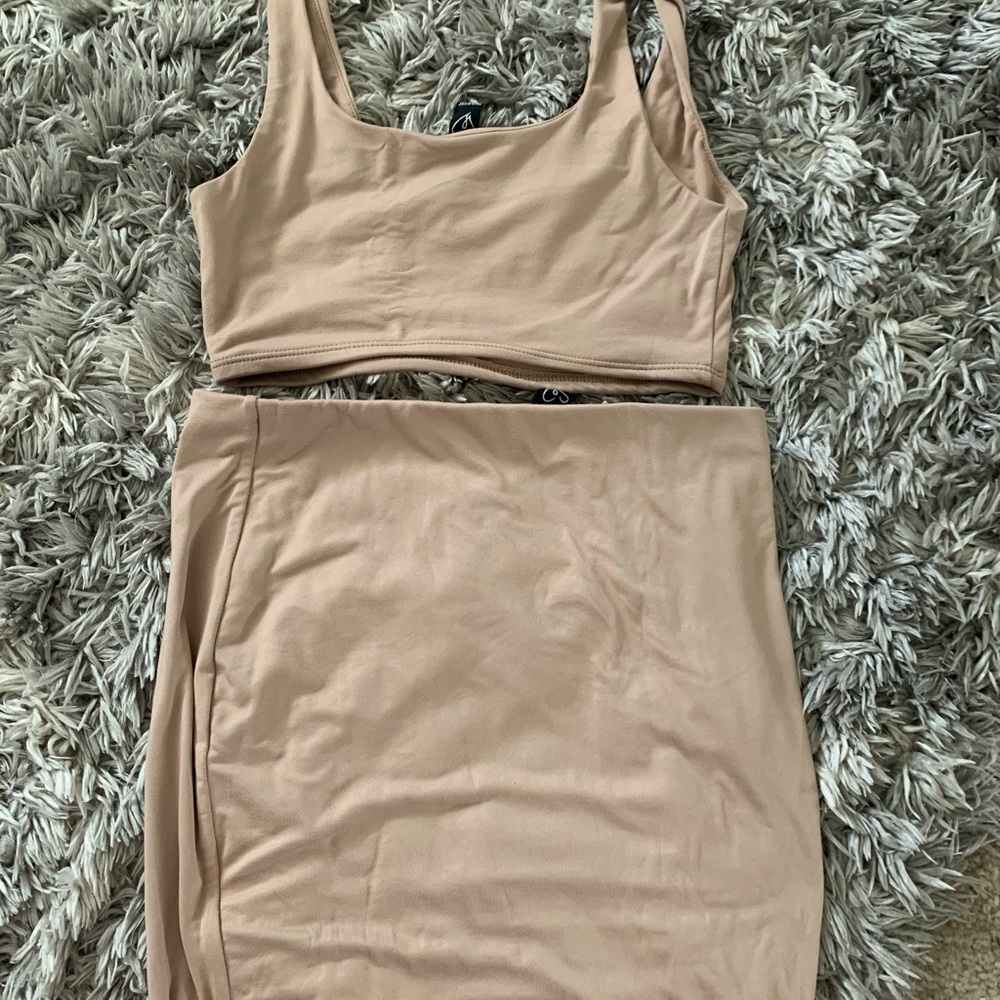 Too and skirt set